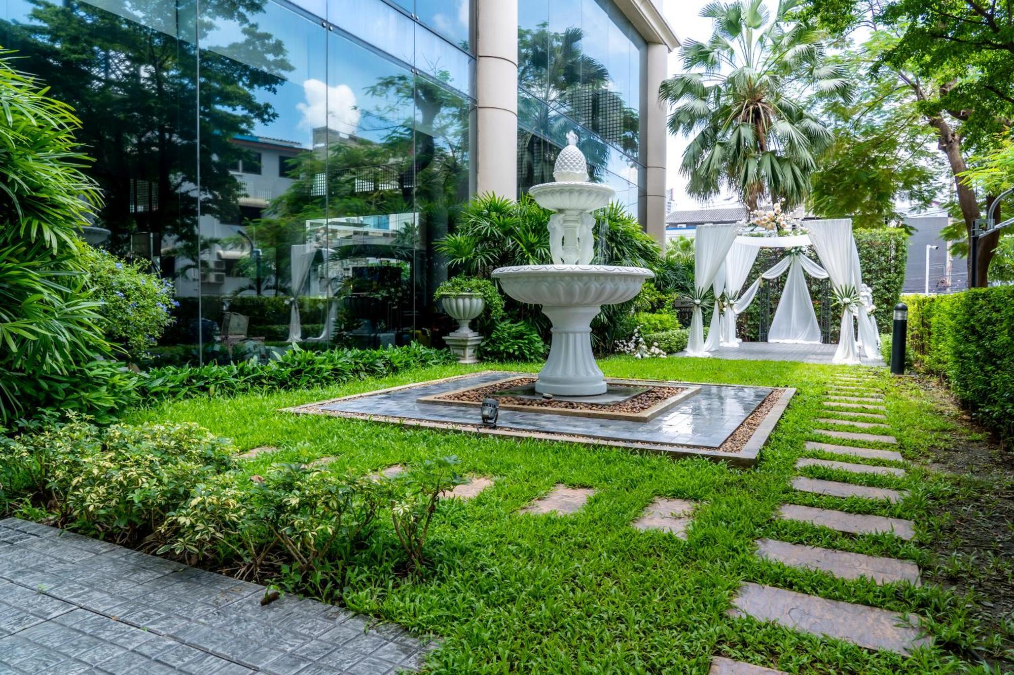 Century Park Hotel Bangkok Exterior foto