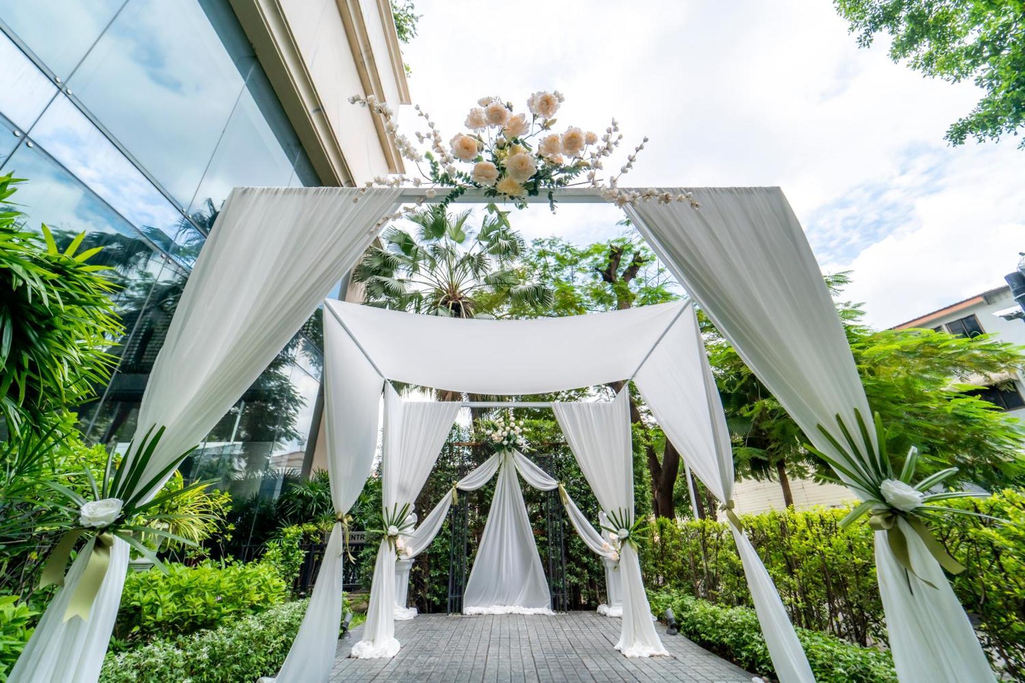 Century Park Hotel Bangkok Exterior foto