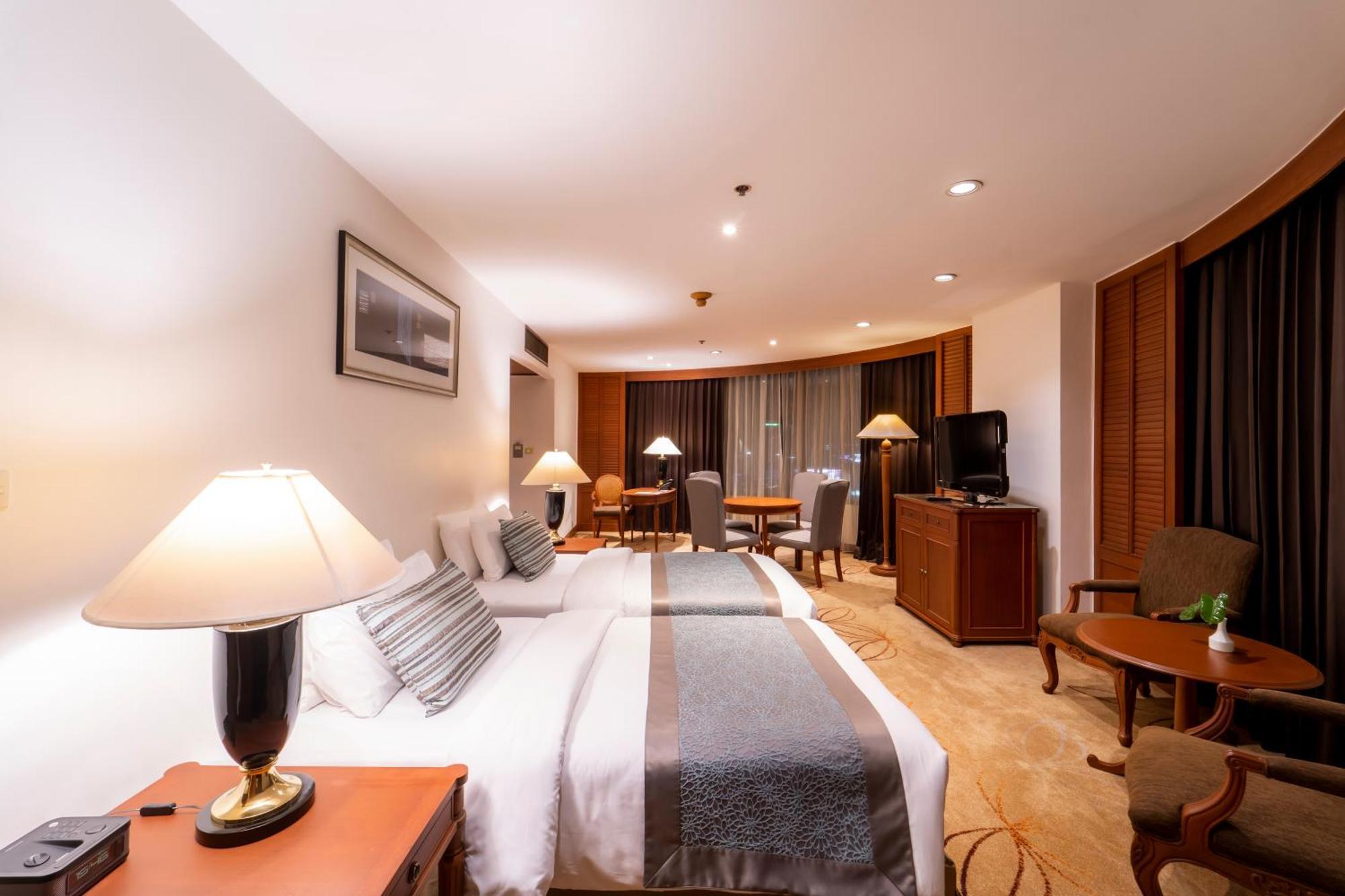 Century Park Hotel Bangkok Exterior foto